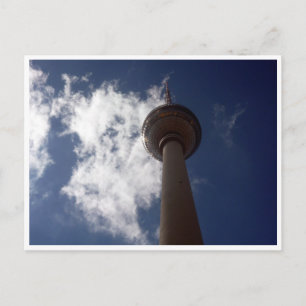 Postal torre de televisión nubes
