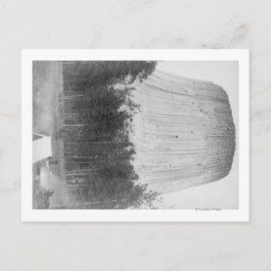 Postal Torre del diablo con 4 personas en primer plano