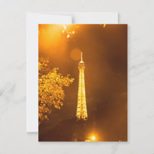 Postal Torre Eiffel iluminada con farol por la noche