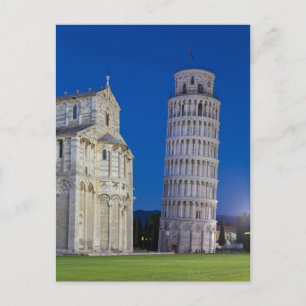 Postal Torre inclinada de Pisa en la noche