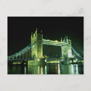 Postal Tower Bridge iluminado por la noche, Londres, E