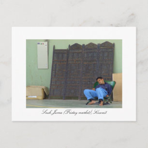 Postal Trabajadora cansada en Souk Juma, Kuwait