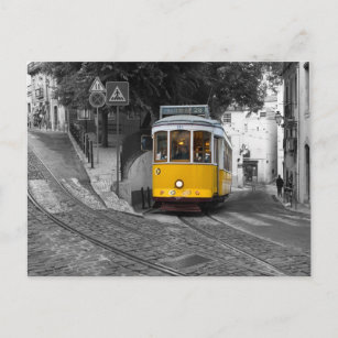 Postal Tranvía amarillo clásico en Lisboa.