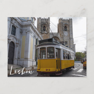 Postal Tranvía amarillo en la Catedral de Lisboa en Portu