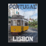 Postal Tranvía amarillo retro en la calle en Lisboa, Port<br><div class="desc">Tranvía amarillo retro en la calle en Lisboa,  Portugal</div>