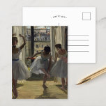 Postal Tres bailarinas | Postcard de Edgar Degas<br><div class="desc">Danseuses Dans Une Salle D’Ejce, Trois Danseuses (1873) o Tres bailarinas en una sala de ejercicios, del impresionista francés Edgar Degas. Degas es famoso por sus dibujos en tonos pastel y sus pinturas al óleo. Él era un maestro en representar el movimiento, como se puede ver en sus muchas obras...</div>