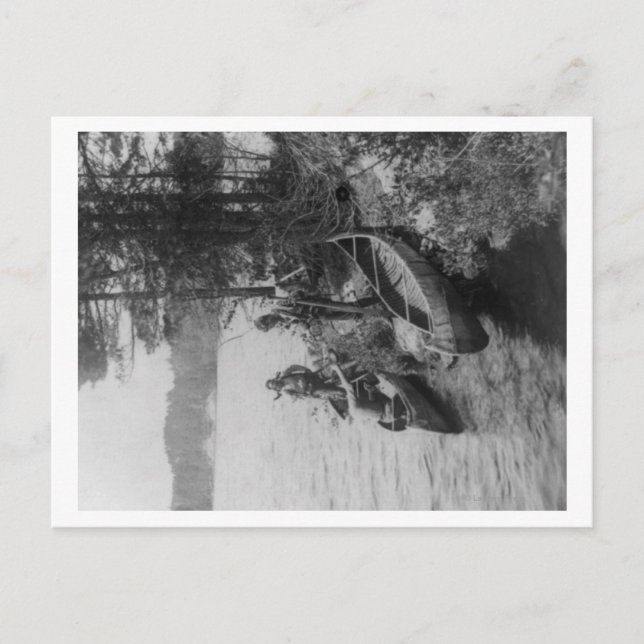 Postal Tres cazadores con canoas en la foto de la costa (Anverso)