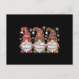 Postal Tres Gnomos de cuadros de Búfalo Rojo de Navidad