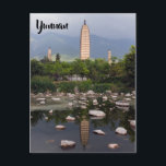 Postal Tres pagodas de Dalí, Zhonghe - Yunnan, China<br><div class="desc">Dalí tres pagodas blancas y la montaña Cangshan - Yunnan,  China.</div>