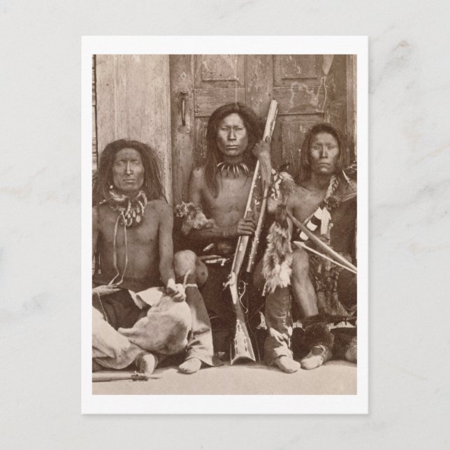 Postal Tres valientes indios, fotografiados por el rey re (Anverso)