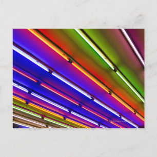 Postal Tubos de neón coloridos en la entrada de la tienda