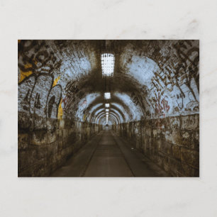 Postal Túnel subterráneo oscuro
