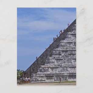 Postal Turistas subiendo escaleras en ruinas de El