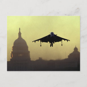 Postal Un avión Harrier aterrizando en el Mall al amanece
