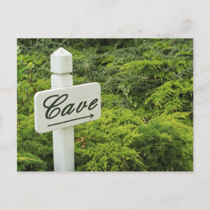 Postal Un cartel que señala la bodega (Cave) en