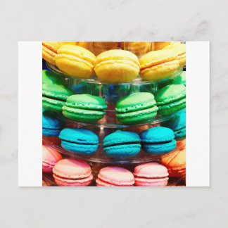 Postal Un delicioso postre colorido francés Macaron