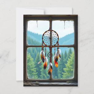 Postal Un Dreamcatcher en una ventana con vistas a las mo