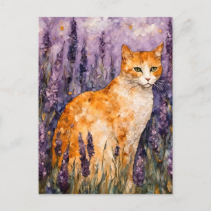 Postal Un gato jengibre en un campo de lavanda