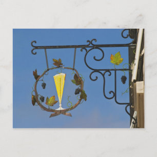 Postal Un letrero de hierro forjado que ilustra el tema