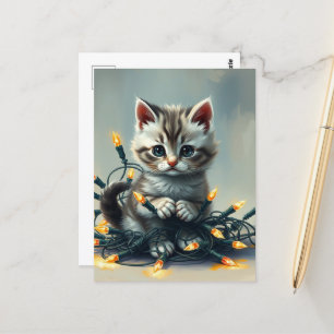 Postal Un lindo gatito envuelto en luces Navidades