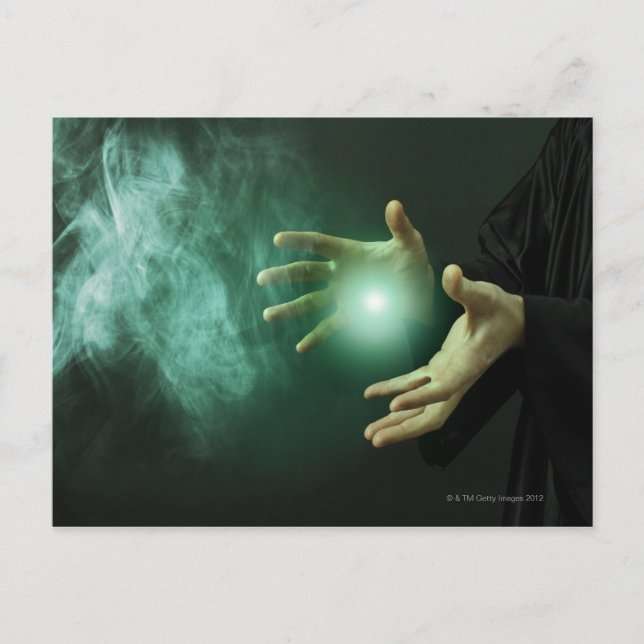 Postal Un mago de la fantasía que hace magia con sus (Anverso)