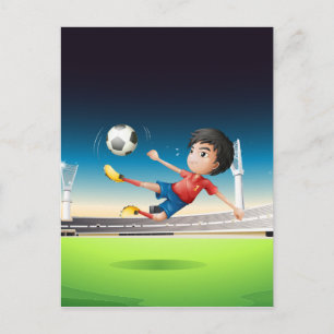 Postal Un niño con uniforme rojo en el campo de fútbol