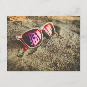 Postal Un Par De Gafas De Sol De Moda En La Playa