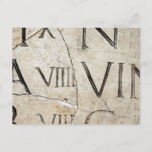 Postal Un primer plano de las antiguas letras romanas sob