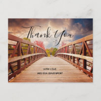 Un puente rústico de madera en el país gracias