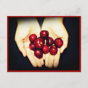 Postal Un puñado de cerezas maduras