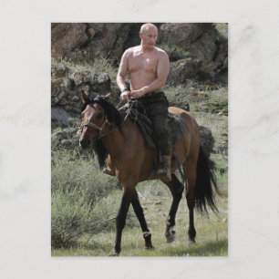 Postal Un Putin sin camisas monta un caballo