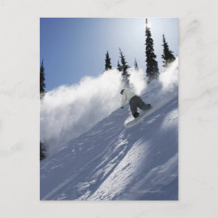 Postal Un snowboard macho desgarrando polvo en Idaho.