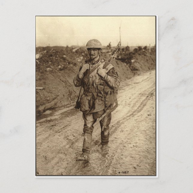Postal Un soldado Tommy canadiense cubierto de barro regr (Anverso)