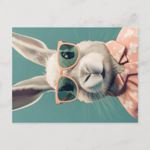 Postal Una costura retro-conejo en una elegante camiseta