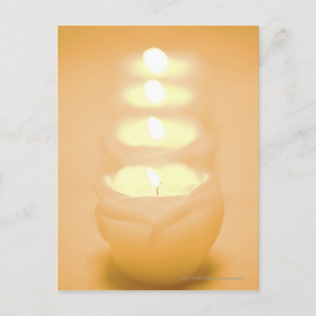 Postal Una hilera de velas encendidas (Anverso)