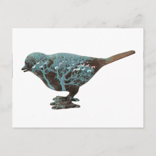 Postal Una imagen de ensueño de un gorrión en tonos azule