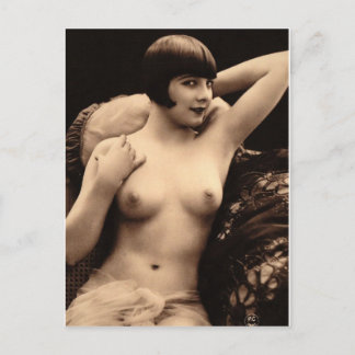 Postal Una mujer desnuda en una silla, cosecha de los año
