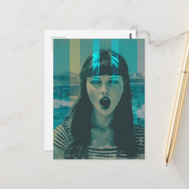 Postal Una mujer glitch en la playa (Anverso/Reverso In Situ)