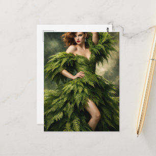 Postal Una mujer hermosa con un vestido de hoja de helech