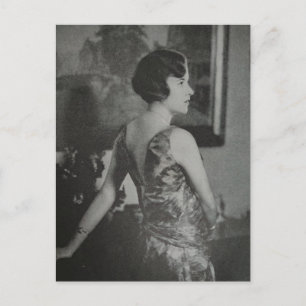 Postal Una mujer hermosa en 1930 posa para una foto