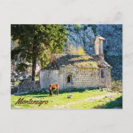 Postal Una pequeña iglesia en las montañas de Montenegro