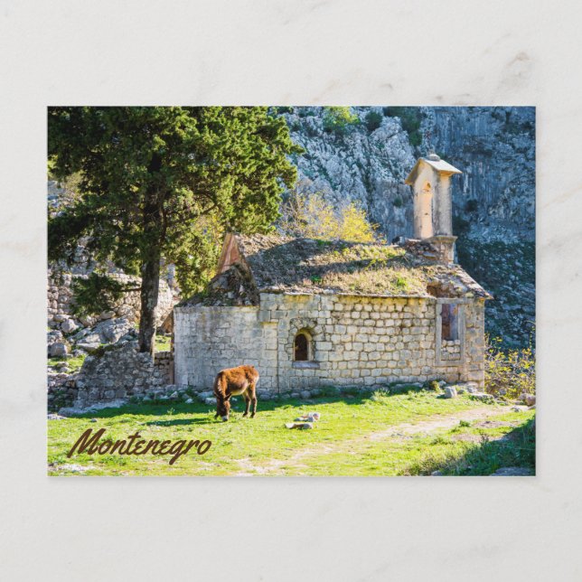Postal Una pequeña iglesia en las montañas de Montenegro (Anverso)