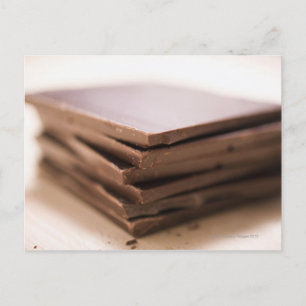 Postal Una pila de chocolate de panadero listo para ser p