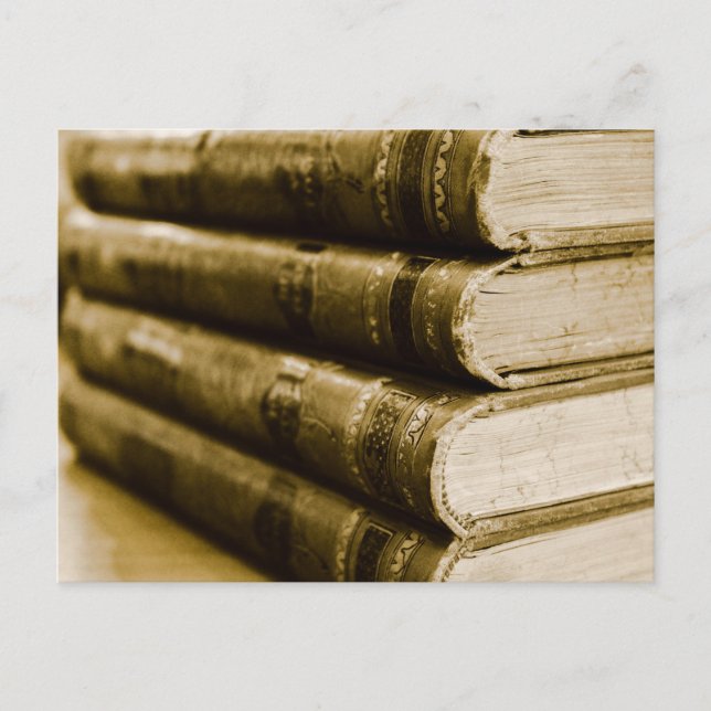 Postal Una pila de libros antiguos (Anverso)