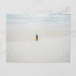 Postal Una piña en la playa