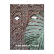 Una puerta vigilante en Katmandú