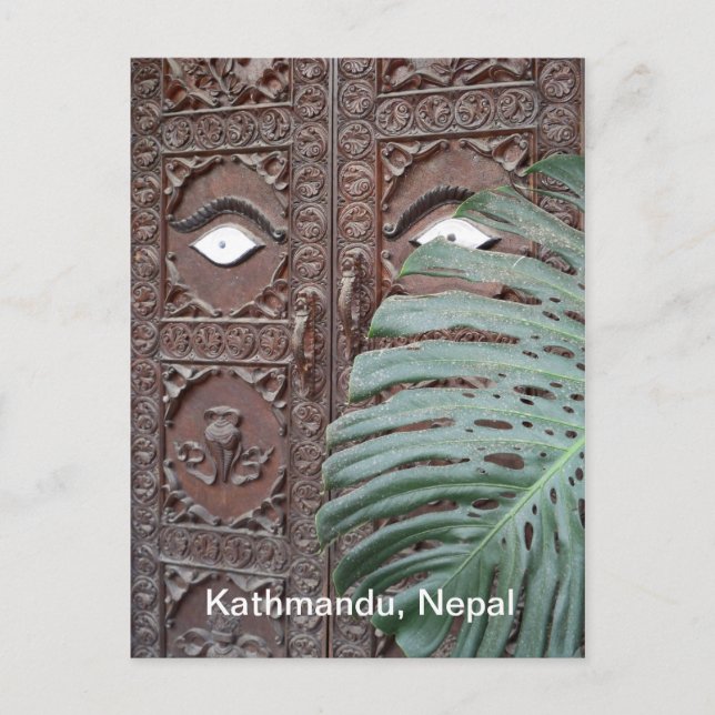 Postal Una puerta vigilante en Katmandú (Anverso)