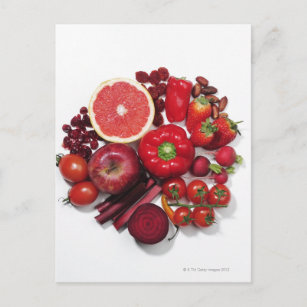 Postal Una selección de frutas y verduras rojas.