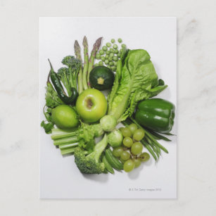Postal Una selección de frutas y verduras verdes.