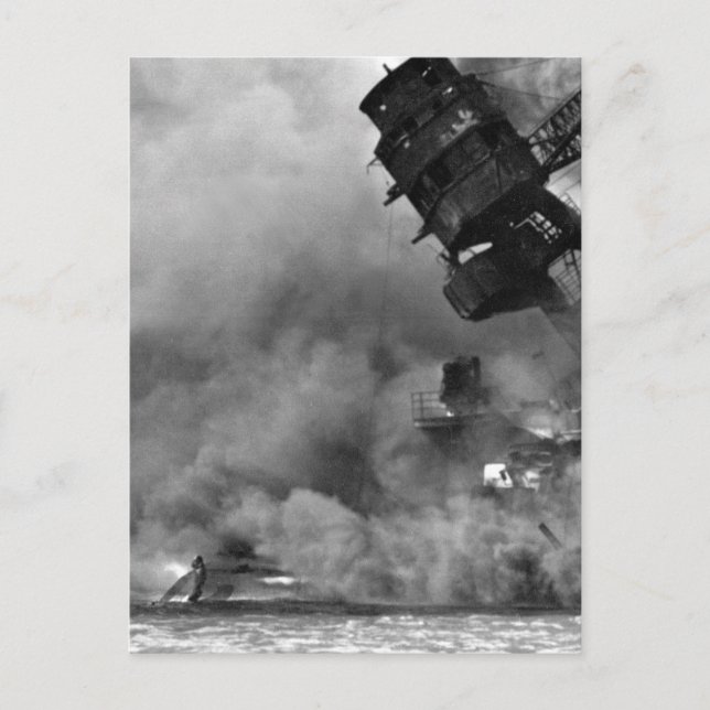 Postal USS ARIZONA ardiendo después de la imagen de la gu (Anverso)
